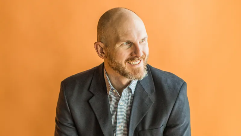 headshot of Simon Trask